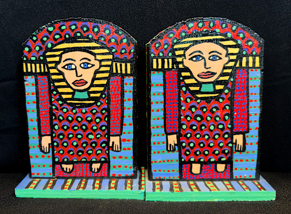 mummy book ends by Leslie Nichol