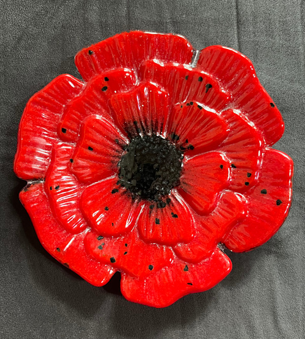 Poppy - 7" shallow dish by Julie Root Sawyer