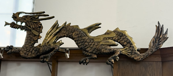 Large dragon - right