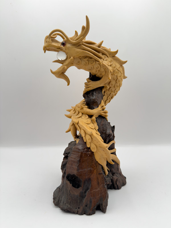 Dragon on stump