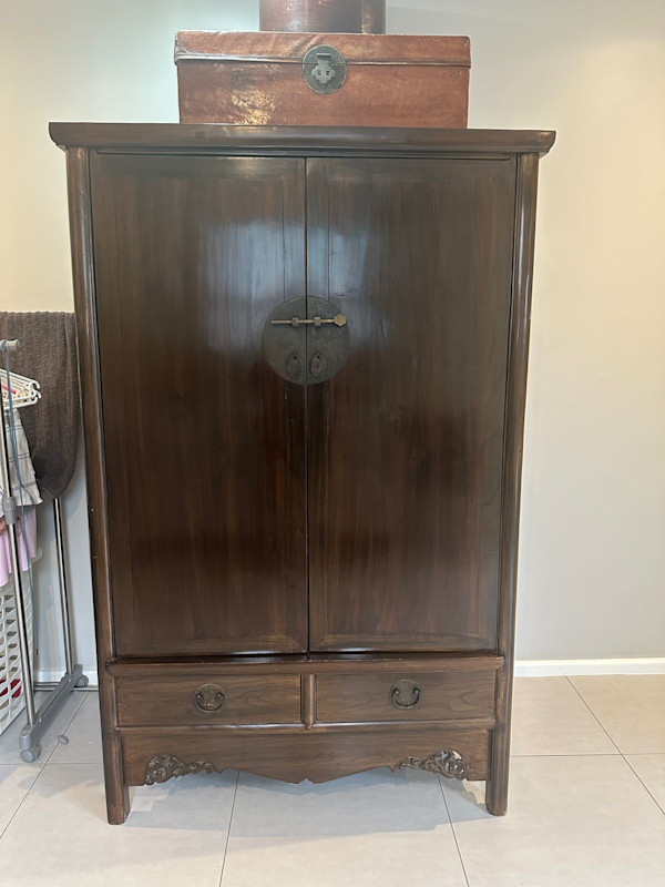 Chinese antique cupboard, Image 1.