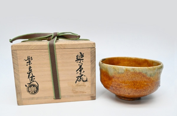 Raku Kichizaemon XV, Jikinyu   楽吉左衛門十五代   ( b.1949 ) by Raku Kichizaemon XV, Jikinyu 楽吉左衛門十五代