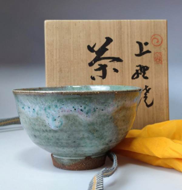 Agano-yaki 上野焼 Chawan  by Takadate (Kōzuru) Chizan 高舘智山  b.1932 by Chizan Takadate (Kōzuru)