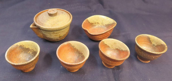 Shigaraki Senchadō Tea Set by Takahashi Rakusai III  高橋楽斎三代  1899 - 1976 by Takahashi Rakusai III 三代 高橋楽斎 三代 高橋楽斎