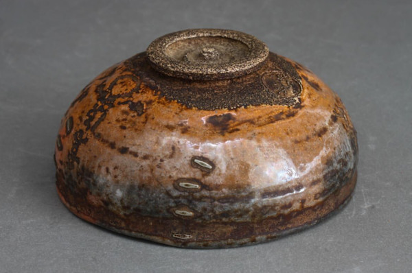 Ogawa Choraku I 初代 小川長楽 Ko-Raku Chawan.  Ware-naoshi 割れ直し (crack repair) using Kugi-tsugi 釘継ぎ (“nail joinery”) by Ogawa Choraku I 初代 小川長楽