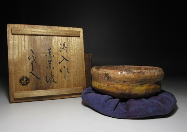 Raku Kichizaemon VIII, Tokunyû 八代 楽吉左衛門 得入, 1745-1774.   Hakogaki by Raku Kichizaemon IX, Ryōnyū 了入 , 楽吉左衛門九代, 1756-1834 by Raku Kichizaemon VIII 楽吉左衛門 , Tokunyû 得入