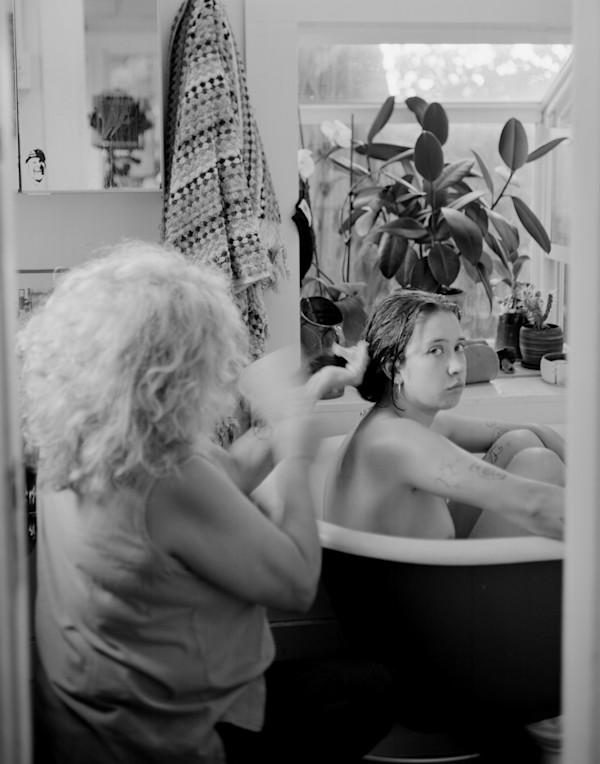 Bath time by Annabel de Vries