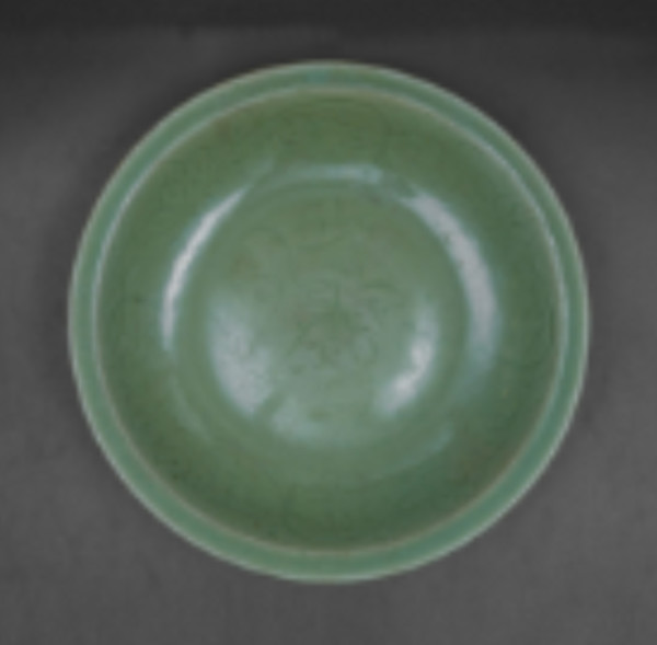 Longquan Celadon 'Lotus Spray' Charger