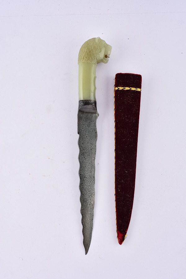 Lion-headed jade-hilted dagger and scabbard