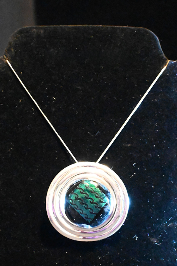 Fused  green dichroic glass with chain pattern sterling silver flat wave pendant by Susan Mason