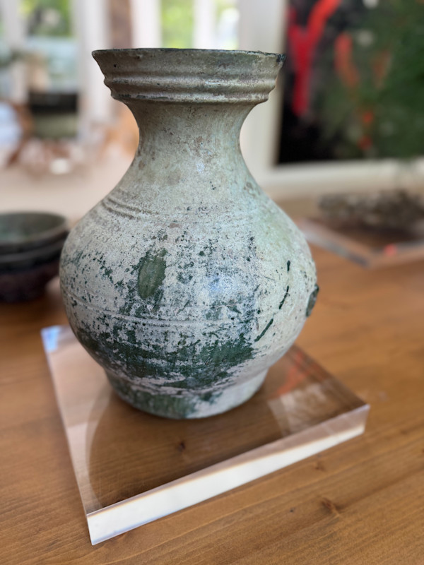 Han Dynasty "Zhong-Hu" Vase, Image 5.