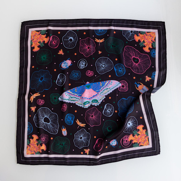 Pañoleta mariposa by Paula Rojas
