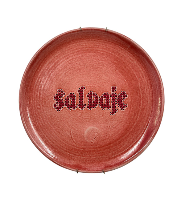 Salvaje - plato bordado by Mariana Aranzazu Cujar