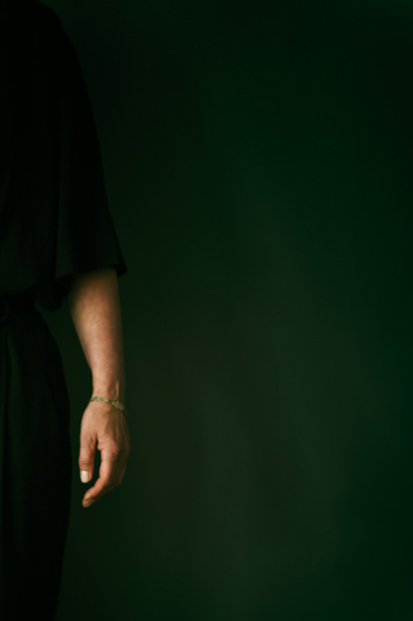 Threads Between Us by Stella Gommans