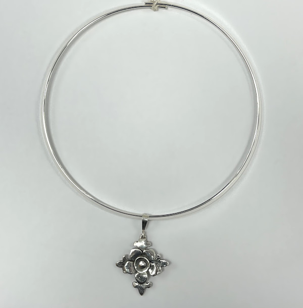 #1069 Silver Pendant on Neckwire by Sue Broadway, Image 3.