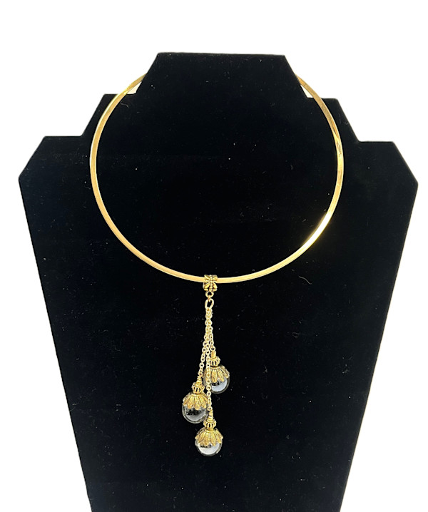 #1070 Glass/Gold Choker by Sue Broadway, Image 4.