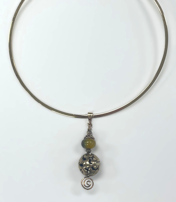 #1111 Pendant with Gold Wirework Accents by Sue Broadway, Image 1.
