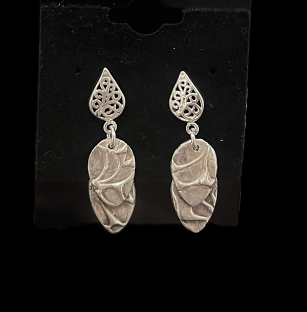 #1039 Hand Crafted .999 Fine Silver Earrings by Sue Broadway, Image 1.