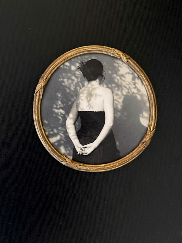 A Flickering in the Round by Sal Taylor Kydd, Image 1.