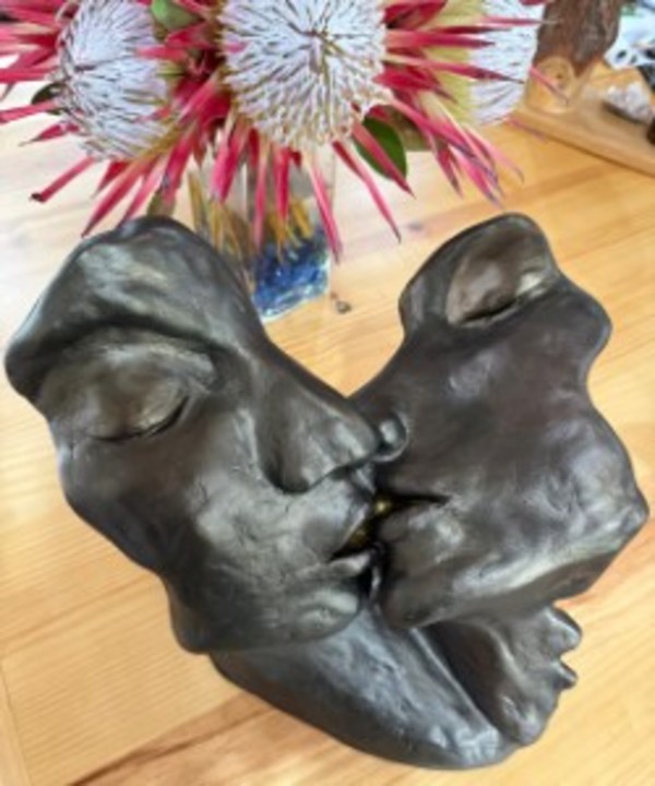 The Kiss (Resine) by CELINE LEFORT