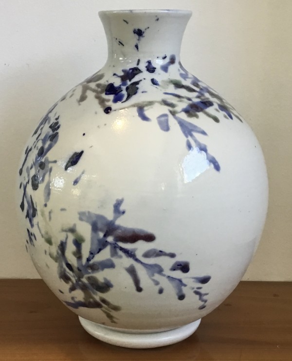 Porcelain -  large round vessel with blue leaves