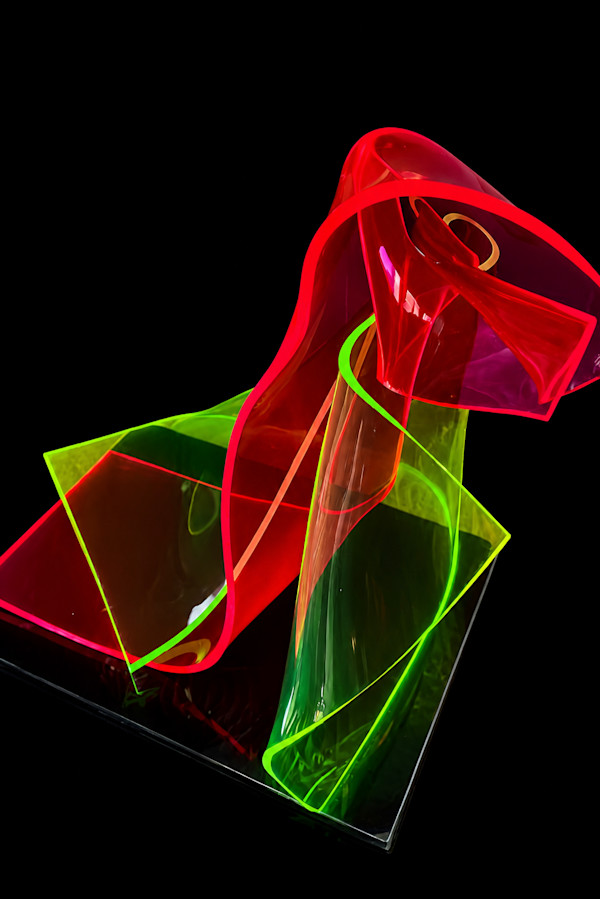 Licht in Form Series  SkulptureAcryl -Lichtschwung by Alex Huelbach, Image 1.