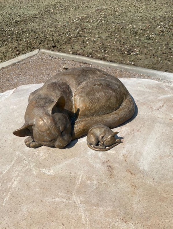 Unlikely Duo by Dan Glanz, National Sculptor's Guild, Image 1.