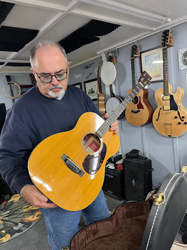 Martin 0-18T Tenor by Martin & Co., Image 2.