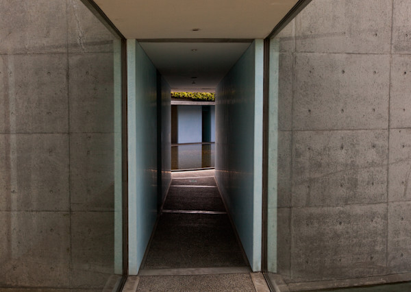 Oval Entry by Ellen Konar + Steve Goldband, Image 1.