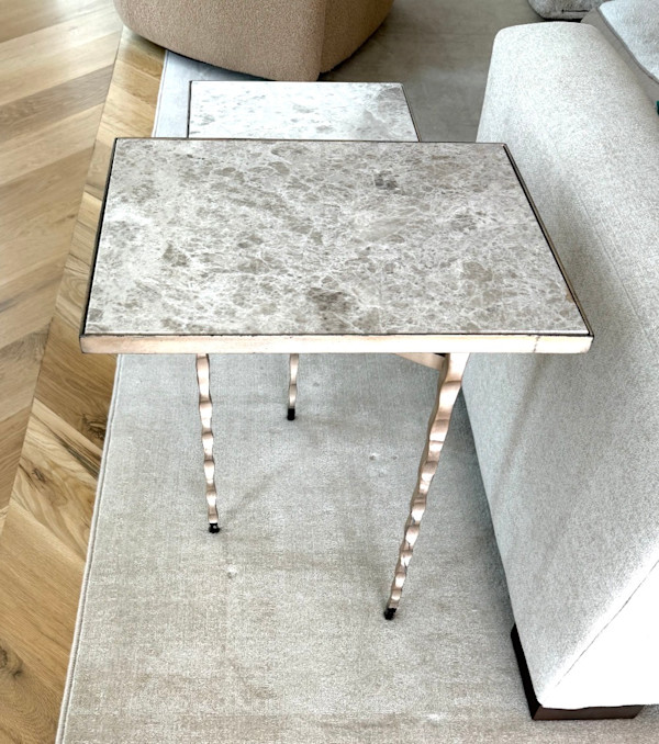 two tier trileg, Image 1.