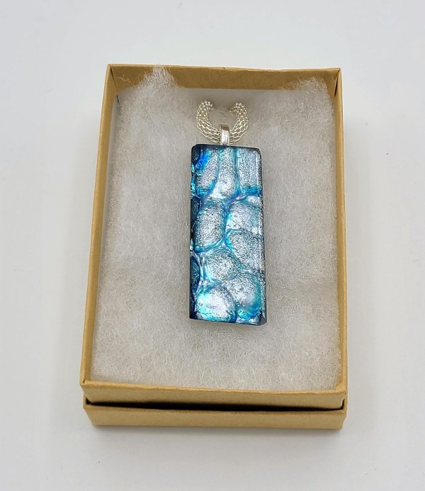 Necklace-Capped Cobblestone Silver/Blue Dichroic