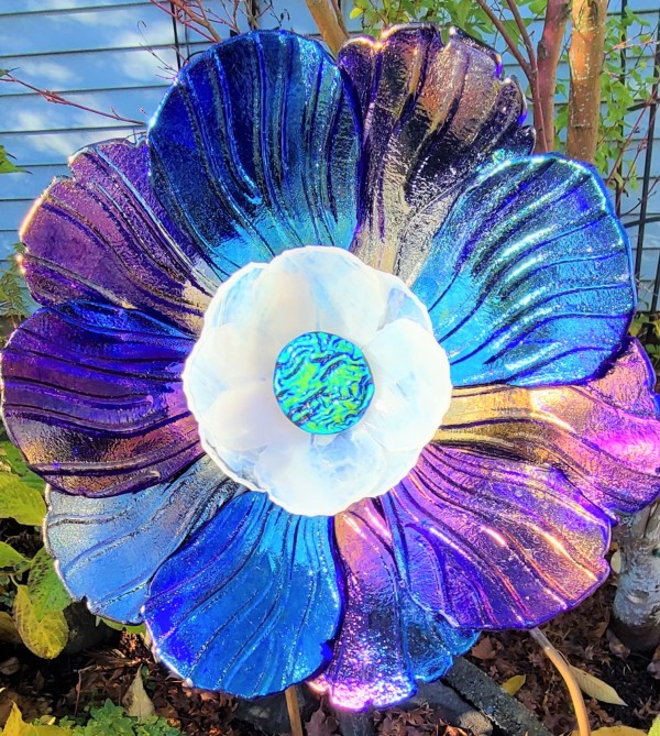 Garden Flower-Cobalt Irid with White Streaky Bowl and Dichroic Center