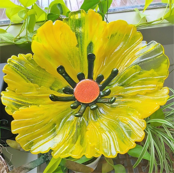Garden Flower-Yellow/Clear Streaky with Adventurine Green Stamens and Dichroic Center