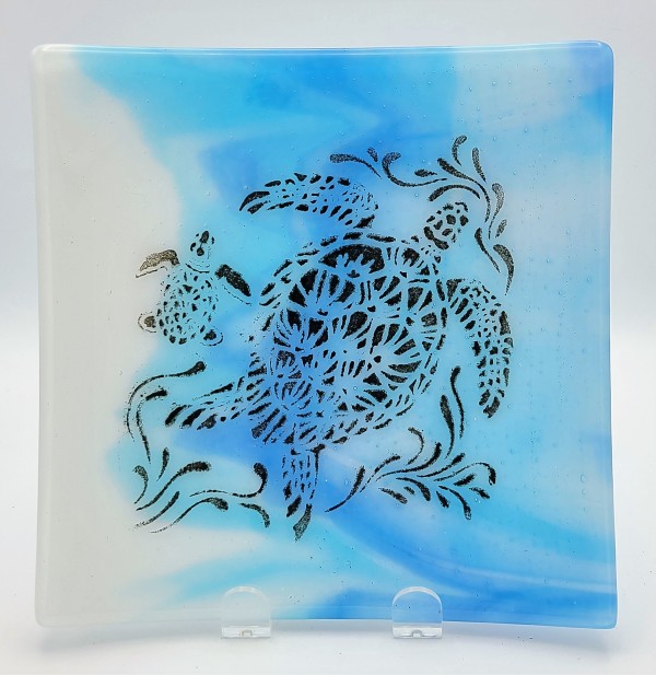 Plate in Blue/White Streaky with Sea Turtle Mom & Baby by Kathy Kollenburn