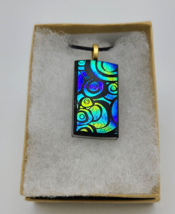 Necklace-Etched Murrini Slice on Green Magenta Twizzle Dichroic by Kathy Kollenburn