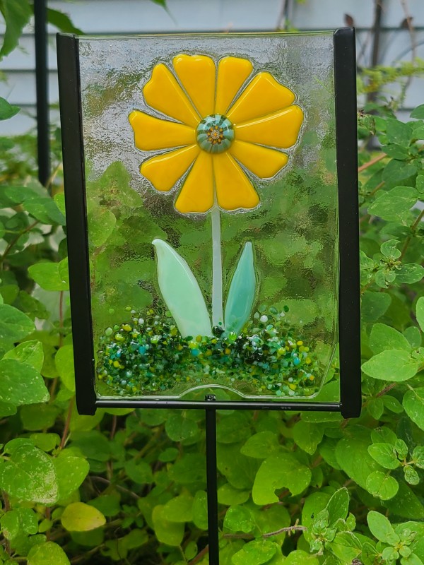 Garden Stake-Yellow Daisy by Kathy Kollenburn