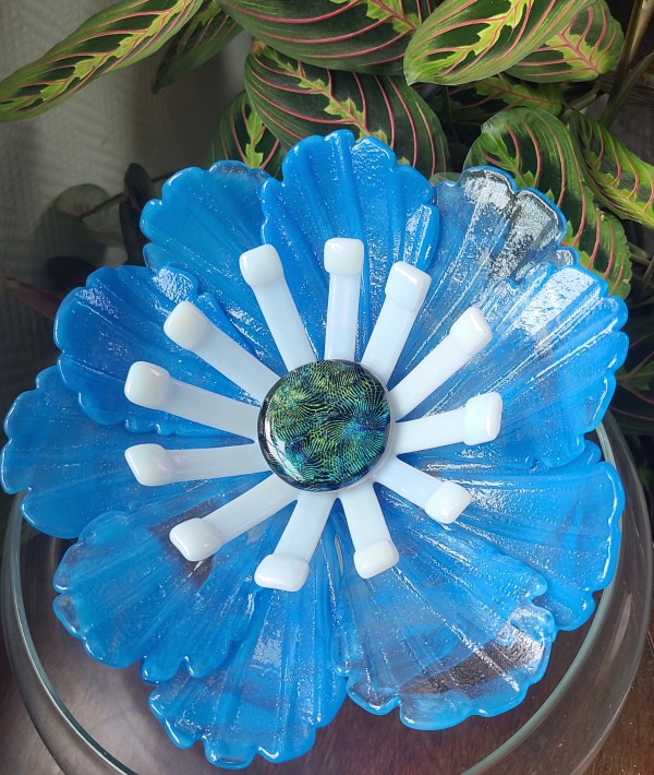 Garden Flower (Smaller)-Blue/White Streaky with White Stamens and DIchroic Center by Kathy Kollenburn