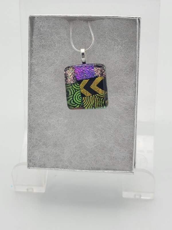 Necklace-Dichroic Patterns by Kathy Kollenburn