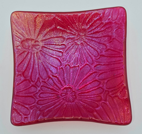 Small Dish-Red Irid with Daisy Impression by Kathy Kollenburn, Image 19.