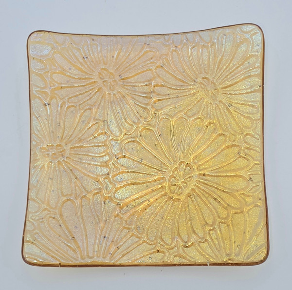Small Plate-Light Amber Irid with Daisy Impression by Kathy Kollenburn, Image 15.