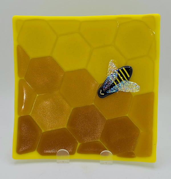 Honeycomb Plate with Dichroic Bee by Kathy Kollenburn, Image 4.