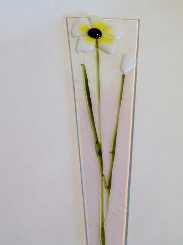 Plant Stake-White Daisy with Blue Center by Kathy Kollenburn
