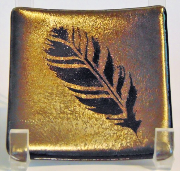 Small plate with feather on gold/silver irid by Kathy Kollenburn
