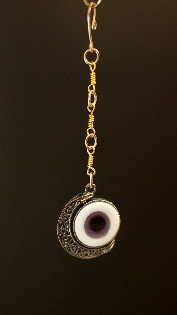 Violet (set in gunmetal) by creature kpw