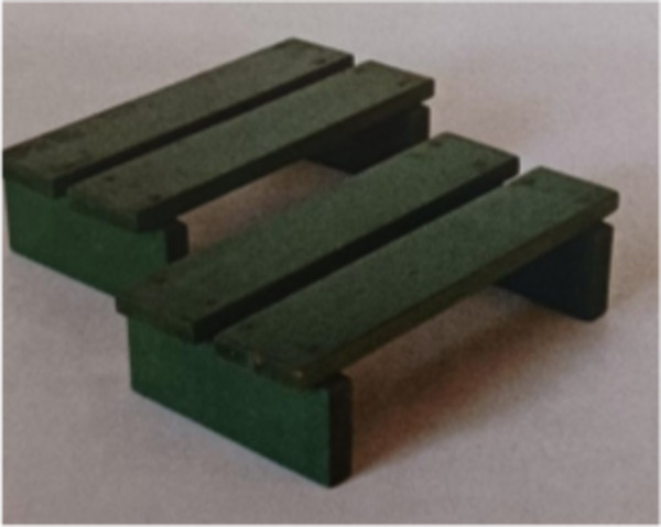 Bossche School VM Kneeling Block, Image 1.