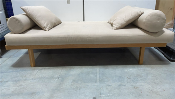 Daybed, Image 1.