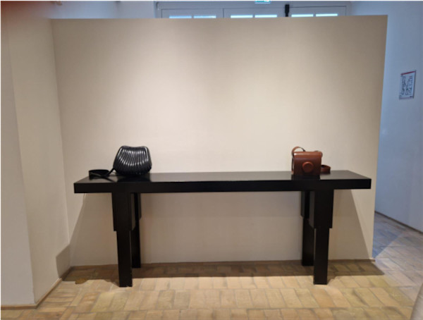Console, Image 1.