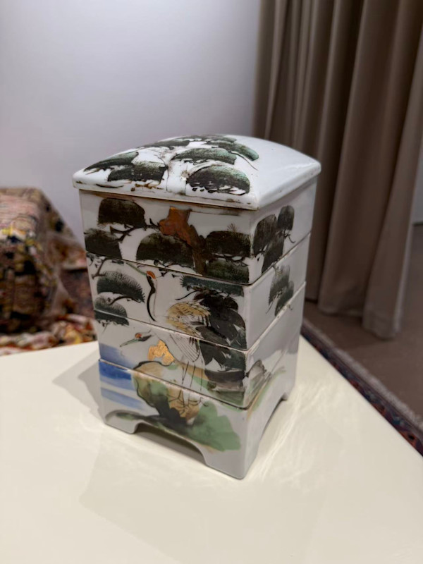 Porcelain Box, Image 1.