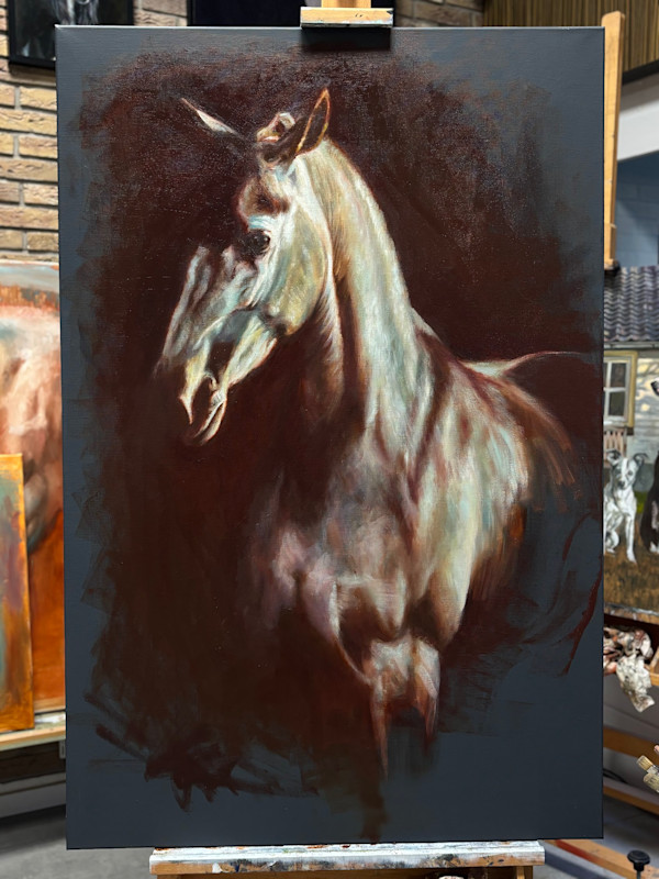 Gray horse on bordeaux by Mirelle Vegers, Image 1.