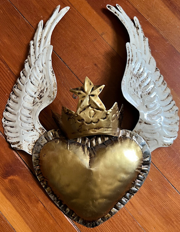 11393 - Heart Crown and Wings, Image 1.